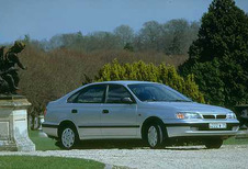 Toyota Carina 5p - 2.0 GLi (1992)