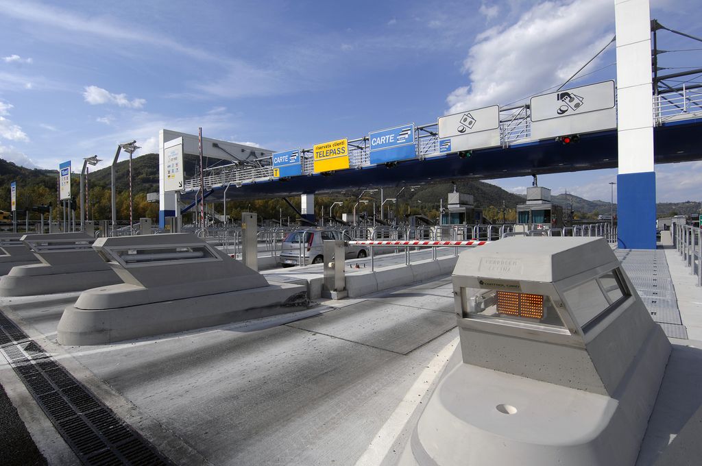 Les barrières de péage foisonnent sur les autoroutes en Italie 