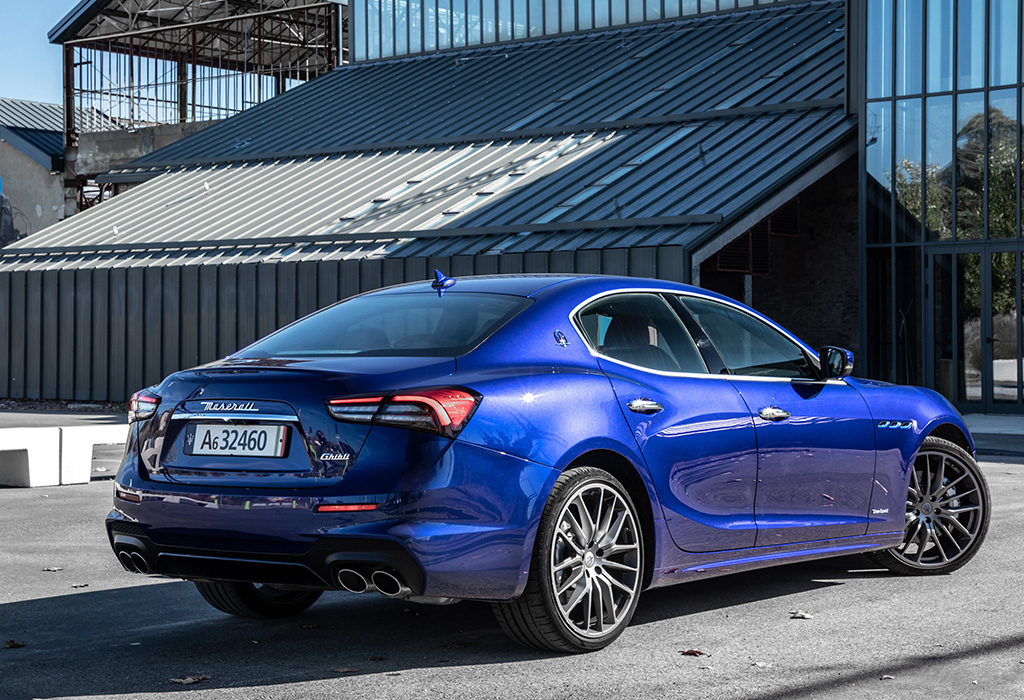 Test Maserati Ghibli Hybrid - AutoWereld 2020