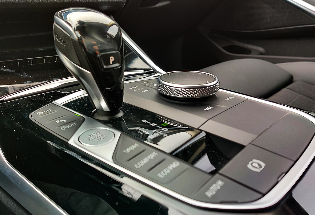 Test BMW 318i Touring - AutoGids 2021