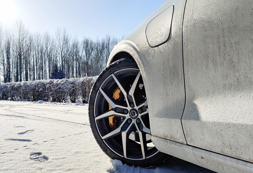 Test Volvo S60 T8 Recharge Polestar Engineered - AutoGids 2021