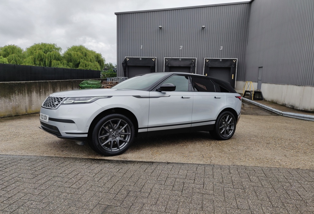 http://www.simpleimageresizer.com/_uploads/photos/93e357a4/Range_Rover_Velar_P400e-02_2_633x433.jpg