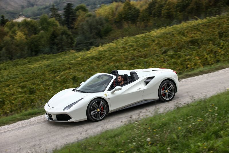 Essai Ferrari 488 Spider Gare Au Brushing Moniteur