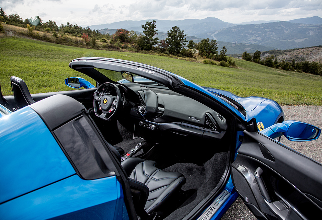 Test Ferrari 488 Spider AutoWereld