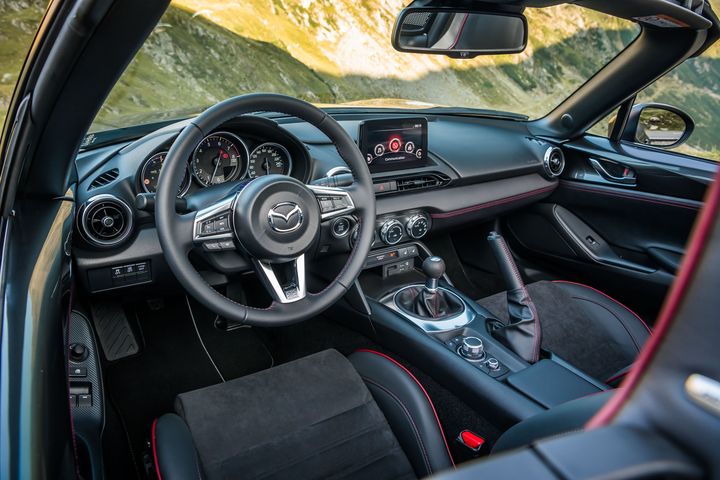 voiture sportive mazda MX-5 2019