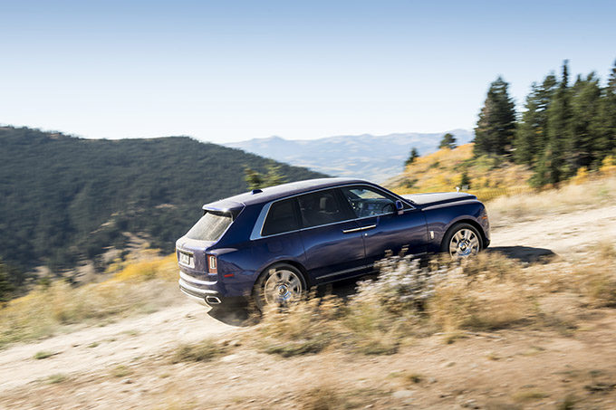 Test Rolls-Royce Cullinan SUV 2018