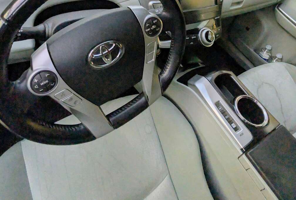 Toyota (Hybrid)