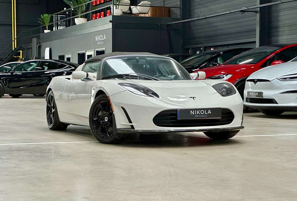 Tesla V2.5 - HEATED SEATS - 2 DIN SCREEN