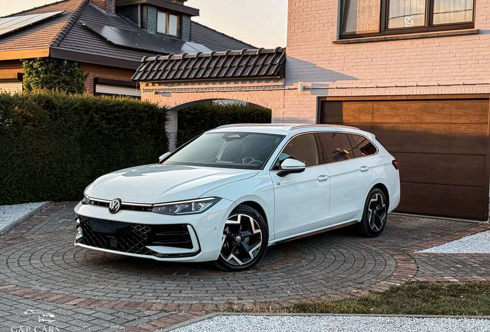 Volkswagen Passat Variant R-Line | 2.0 TDI DSG | Matrix LED | Massage | IQ Drive | Remote Park | Keyless | Camera