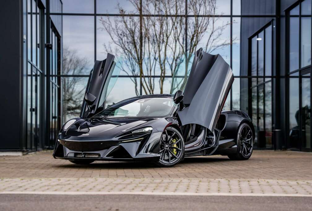 McLaren Artura - OEM Warranty 11/2027 - VAT - Black pack -