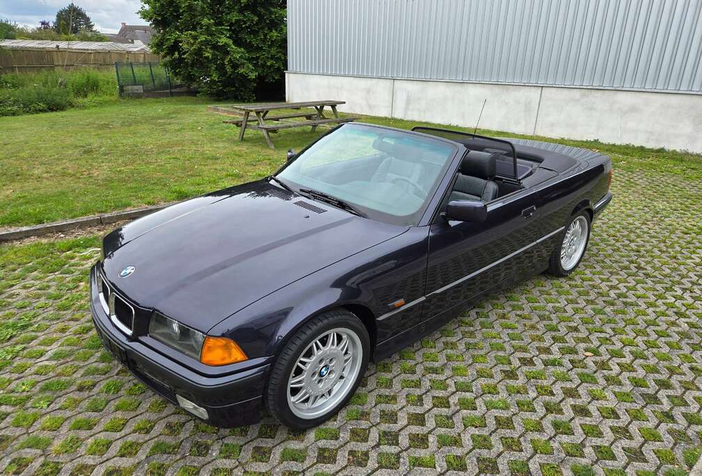 BMW Cabriolet  Manueel  6-cilinder  Madeiraviolett  105.600 km  Oldtimer