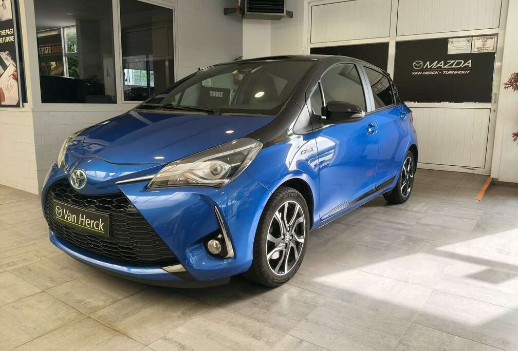 Toyota 1.5i VVT-i Hybrid Two tone