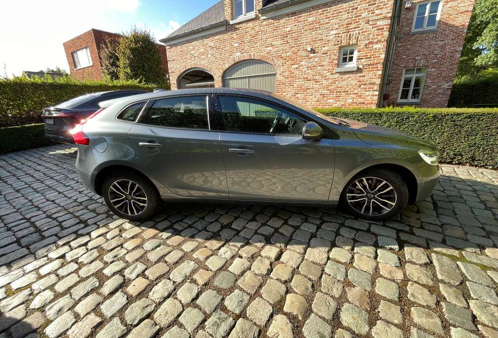 Volvo V40 2.0 T2 Black Edition GPF (EU6d-TEMP)