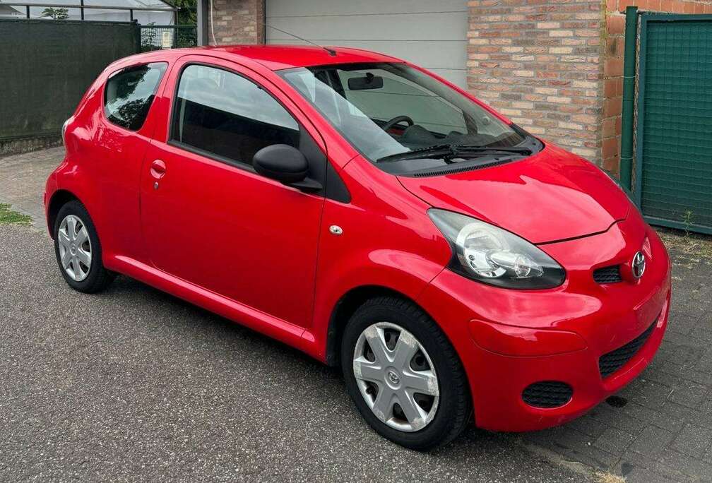 Toyota Aygo 1.0i VVT-i Car Dance