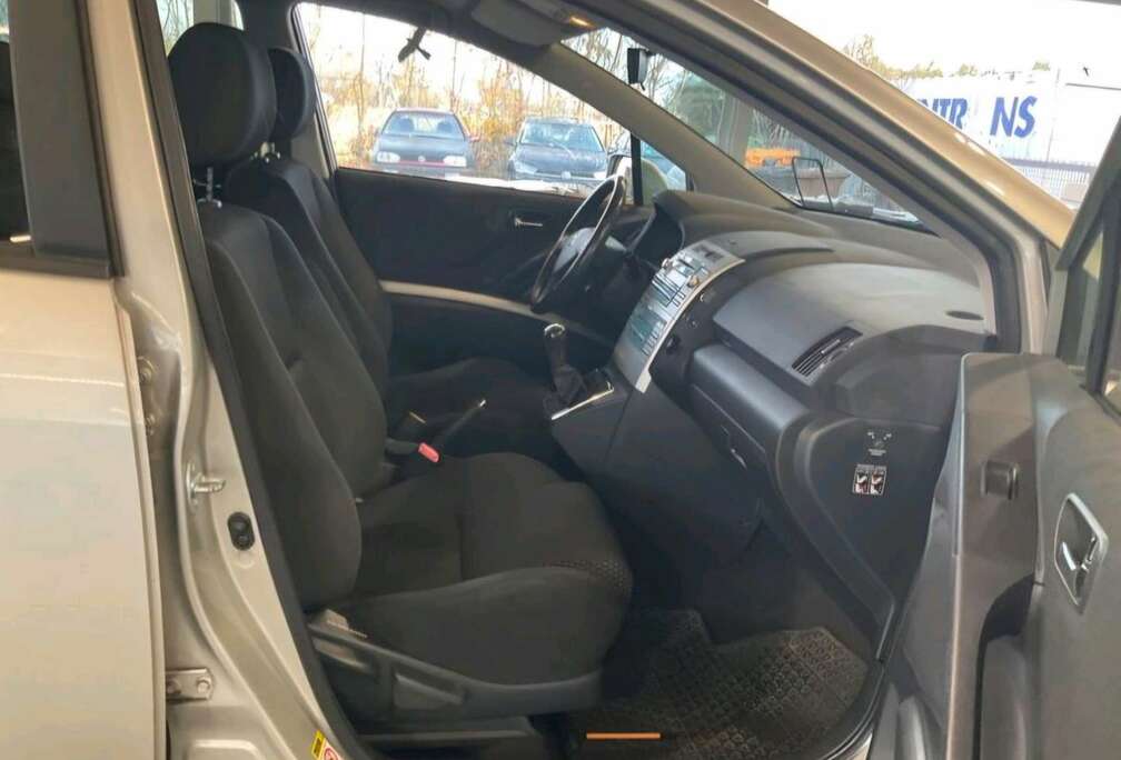 Toyota 130 VVT-i 7pl Linea Sol