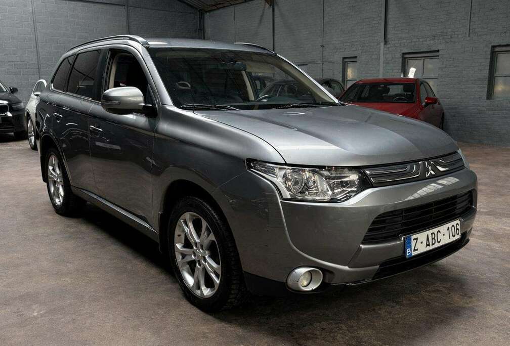 Mitsubishi 4WD * CAMERA * 7 PLACES * SUIVIE CONCESSION