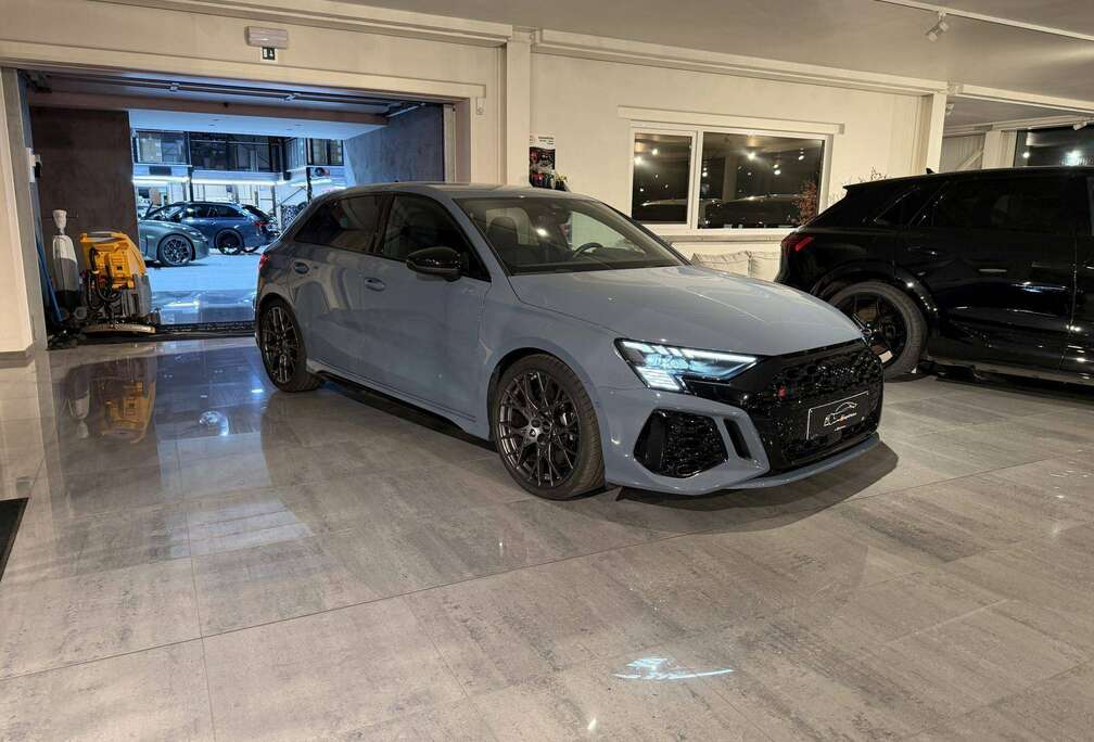 Audi SPORTBACK * B&O * CAMERA * HEAD UP * RS DYNAMIC PLUS PACK * CARBON * DCC * MATRIX * RS UITLAAT * KIT V-MAX *