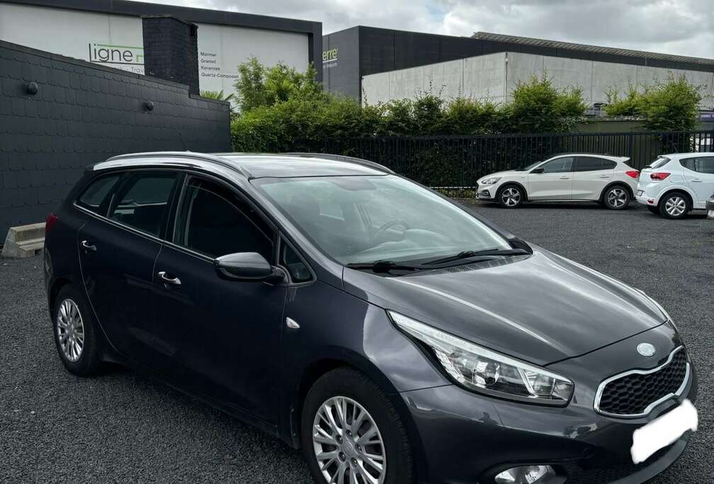 Kia 1.4i AIRCO TREKHAAK ALU