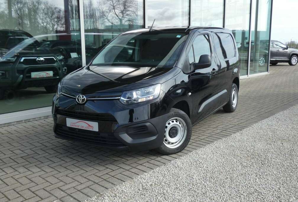 Toyota 1.5D 102pk +Trekhaak +Cargo pack +Schuifdeur