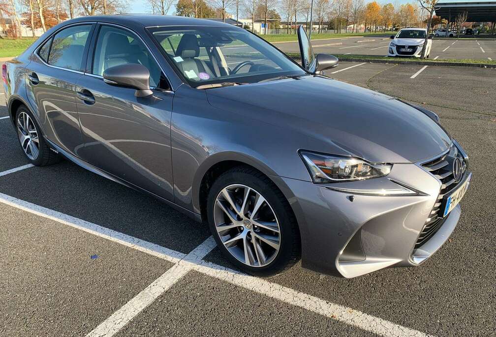 Lexus IS 300 3.0i VVT-i 24v E-Shift