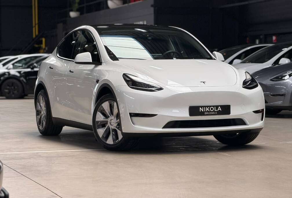 Tesla LONG RANGE - ALL WHEEL DRIVE - AUTOPILOT - TOW HOOK