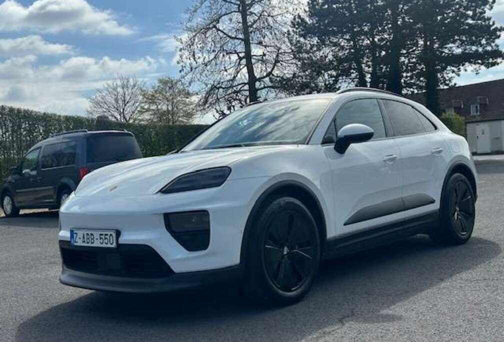 Porsche e-Macan 100 kWh 4