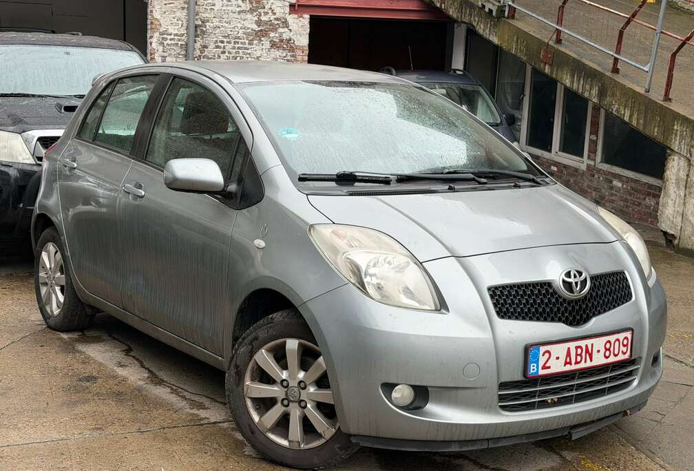 Toyota Yaris 1.3i VVT-i 16v Linea Sol