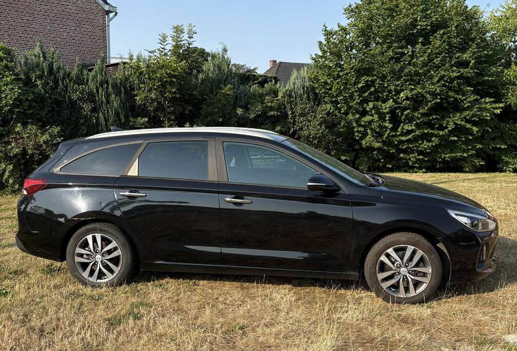 Hyundai Er is schade aan de achterkant van de wagen.