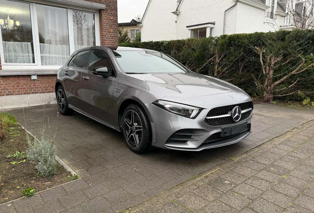 Mercedes-Benz A 250 e 8G-DCT AMG Line