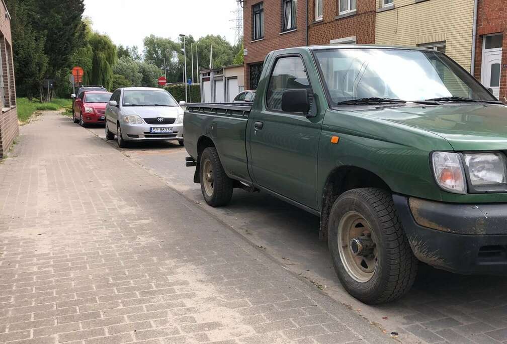 Nissan simple cabine