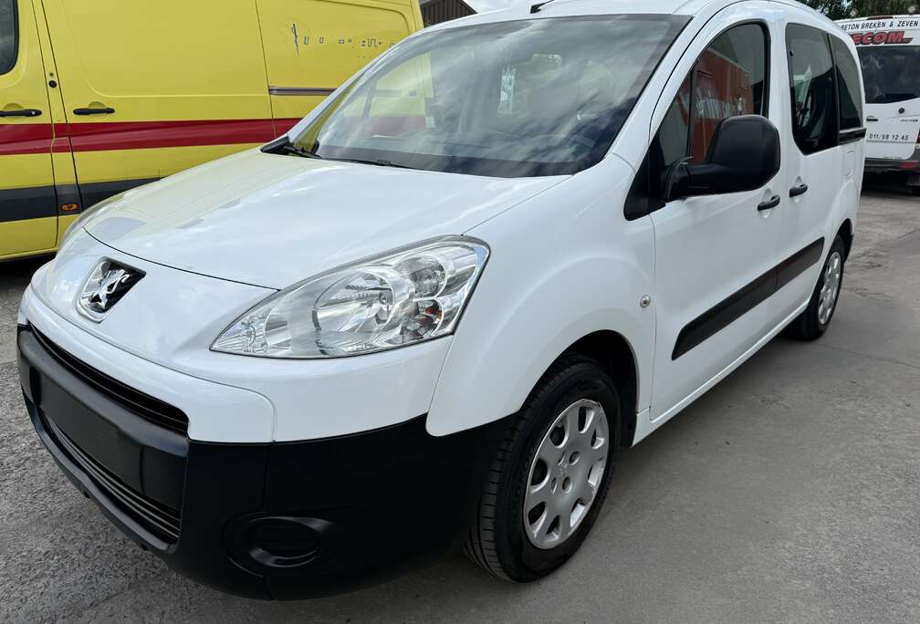 Peugeot Avec 40000 Km 1.6 HDi FAP 75ch Super État