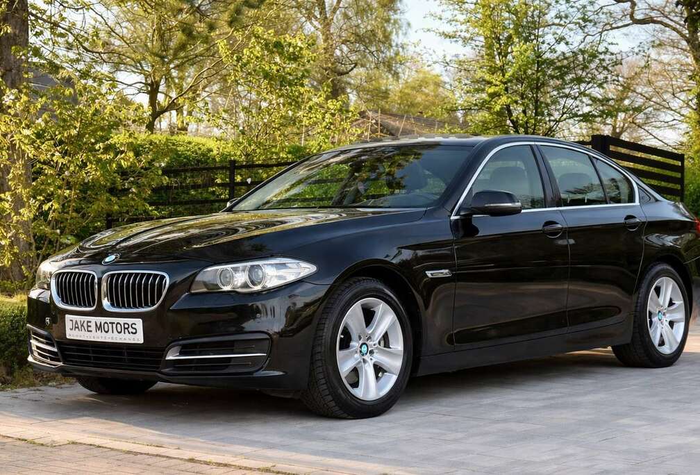 BMW 520 dXA ** XDRIVE ** TOIT OUVRANT ** GARANTIE **