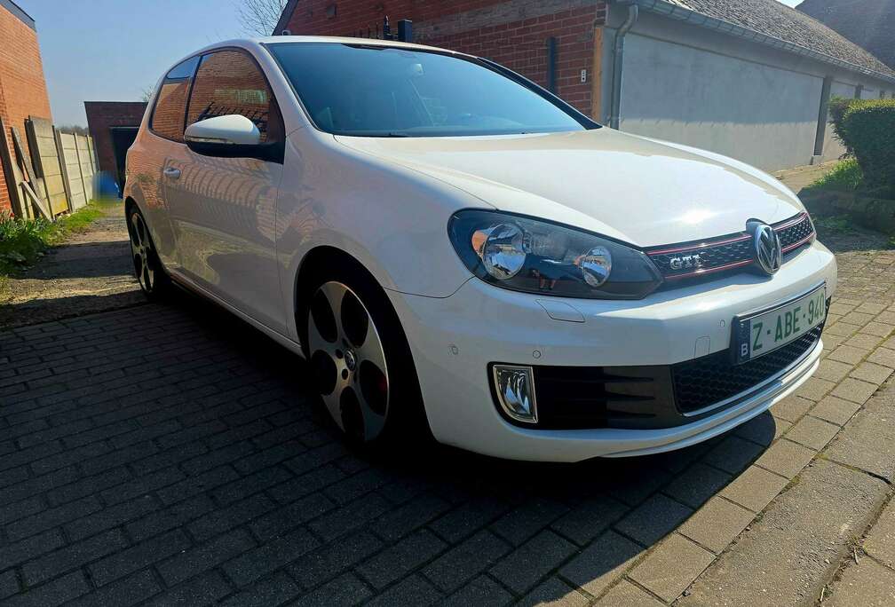 Volkswagen Golf 2.0 TSI DSG