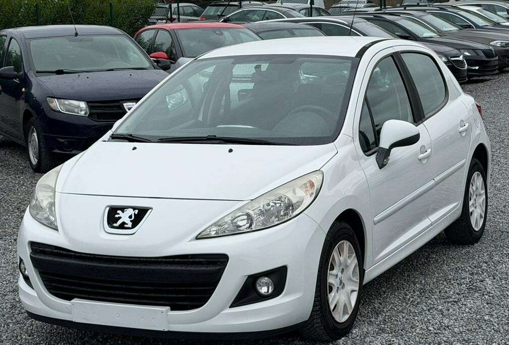 Peugeot + 1.4i - 5 Portes - Airco - Euro 5