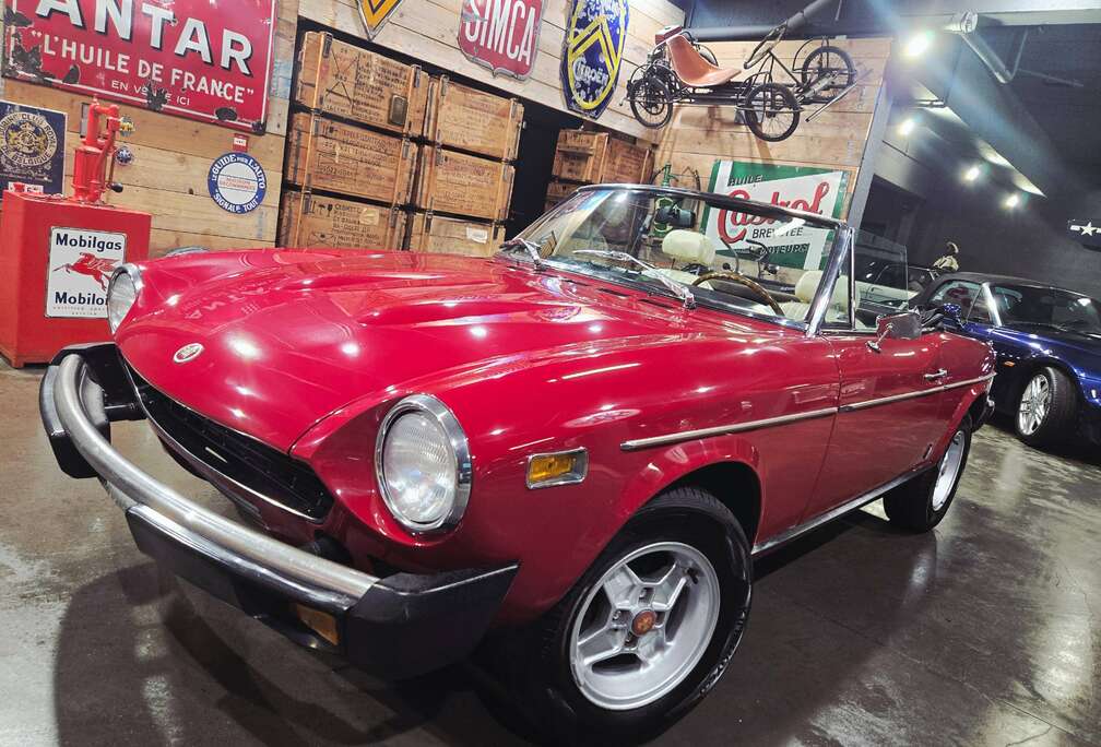 Fiat 1800 TRES AGREABLES COMBINAISONS DE COULEURS