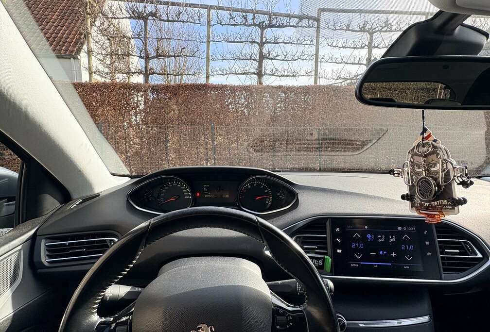 Peugeot 1.2 PureTech Style (EU6.2).