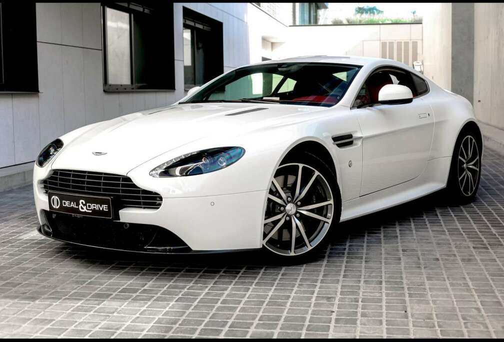 Aston Martin Vantage S COUPE SPORTSHIFT IISTRATUS WHITE METALL