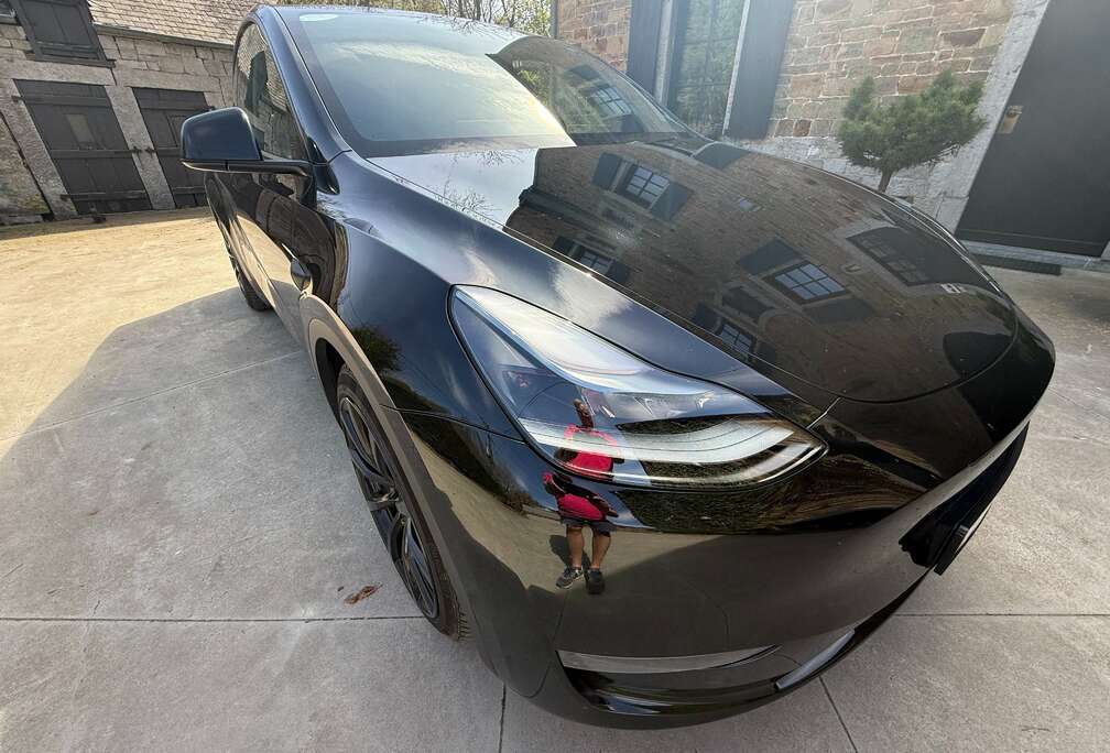 Tesla Model Y 72.5 kWh Dual Motor Performance (377 kW)