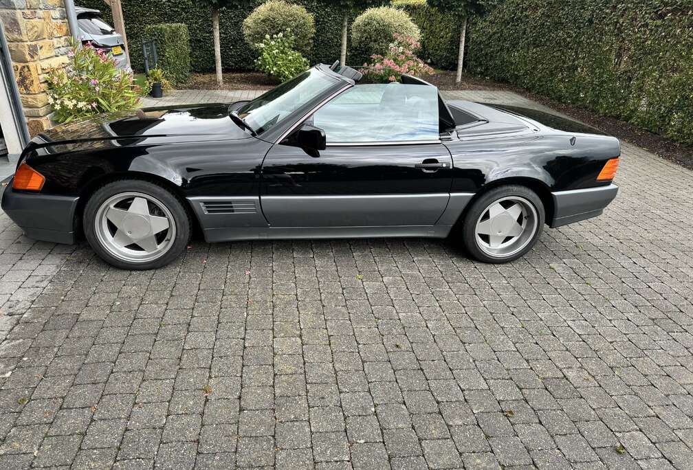 Mercedes-Benz SL-24