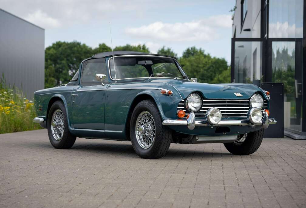 Triumph TR250