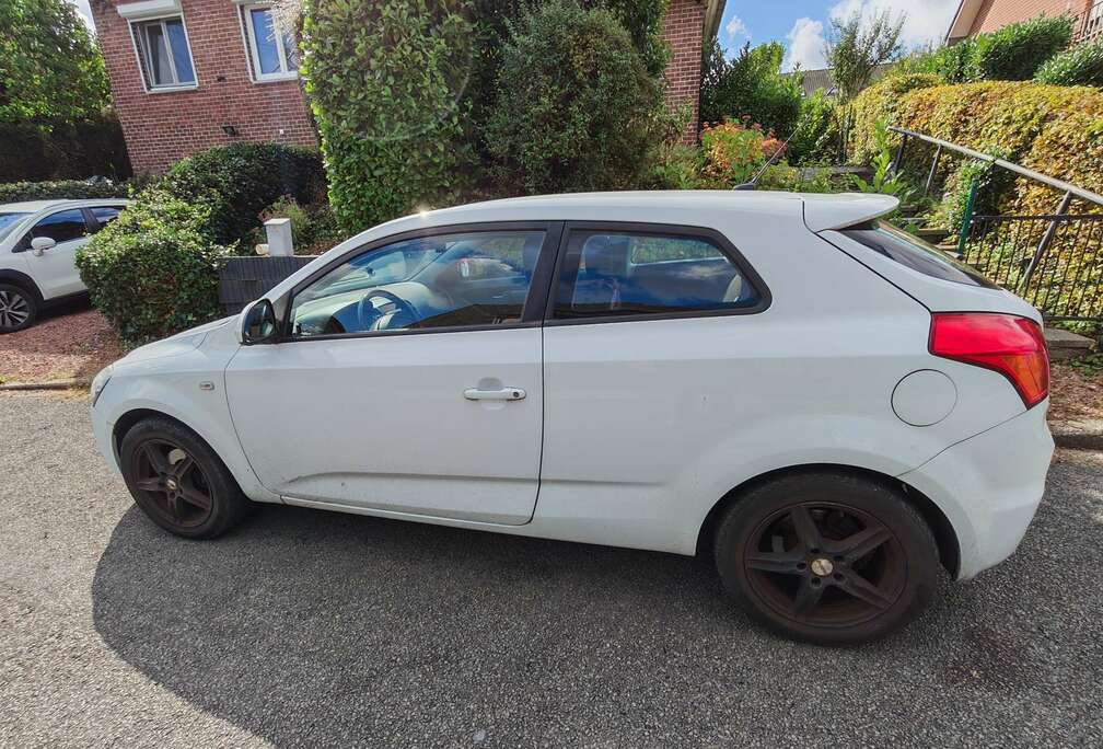 Kia 1.6 Turbo CRDi VGT iBlack/iWhite