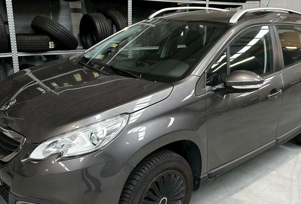 Peugeot 2008 1.2i PureTech Urban Cross