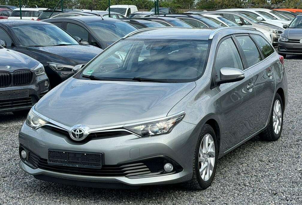 Toyota SW 1.6 D-4D - Caméra - Navigation - Euro 6b