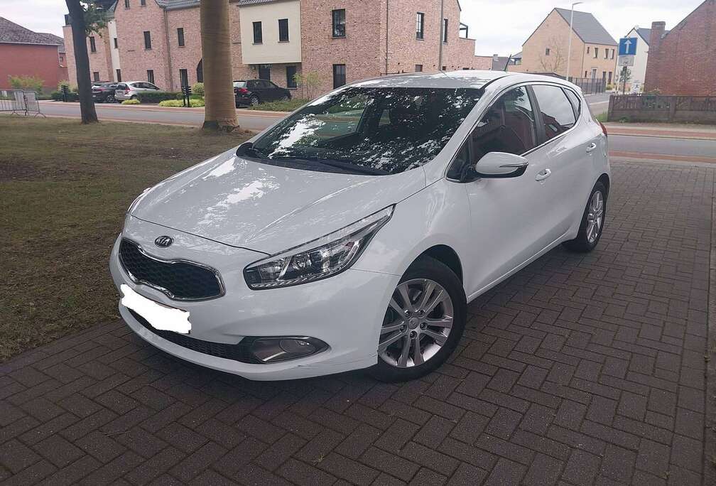 Kia Cee\'d 1.6 CRDi Executive ISG EcoDynamics DPF