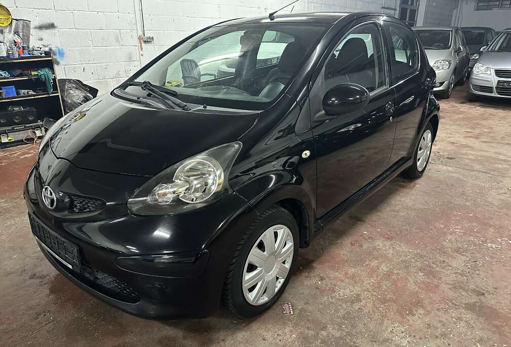 Toyota 1.0 VVT-i Les Bleus 2008