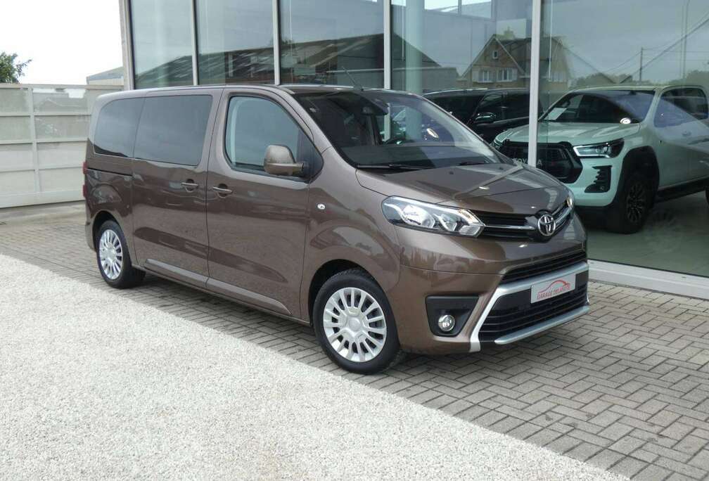 Toyota Verso 144pk Shuttle 9ZITPL +CAMERA +GPS +PARKEERSENSOREN V&A +Cruise control +4 seizoen banden