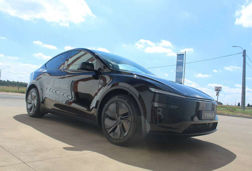 Tesla Model Y Standard Range RWD