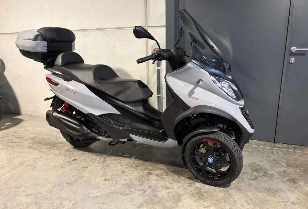 Piaggio MP3 handige 3wieler scooter met topcase