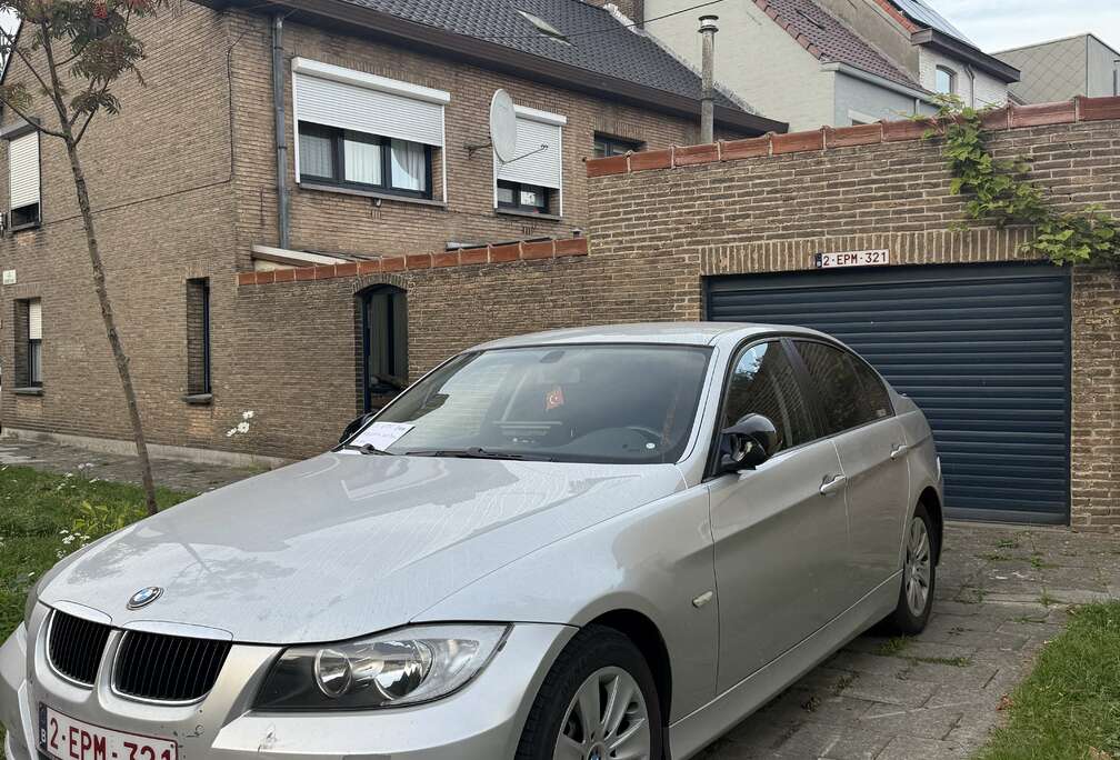 BMW 320i