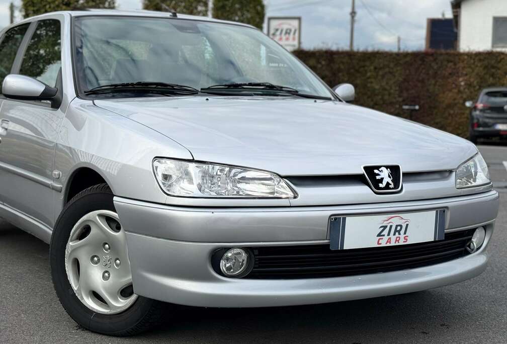 Peugeot 1.6i XR - 1ste iegnaar - Showroomstaat